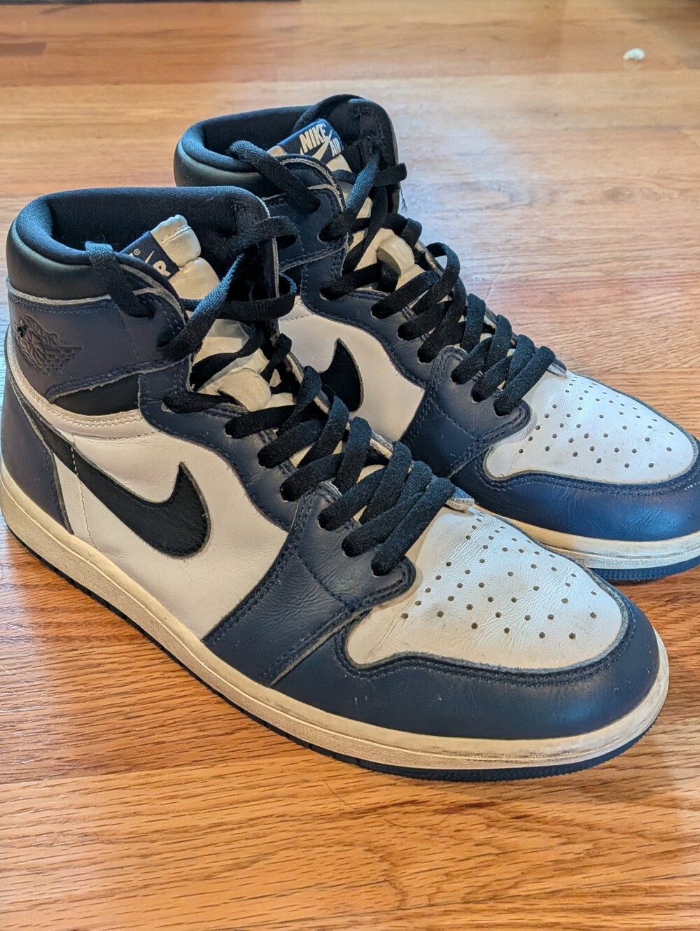 Nike Air Jordan AJ1 High Top Size 10.5 Classic Silhouette Good Condition